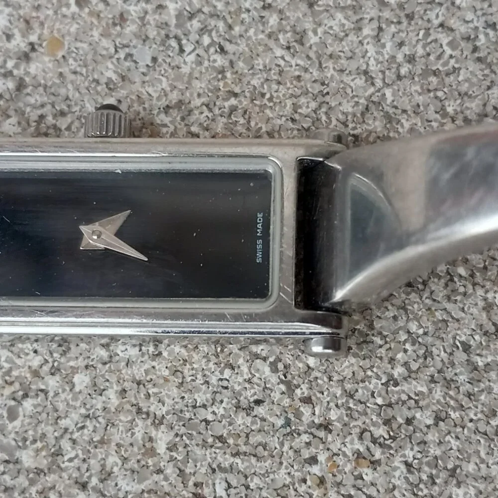 Gucci Silver & Black, Swiss Made, Quartz Ladies Watch